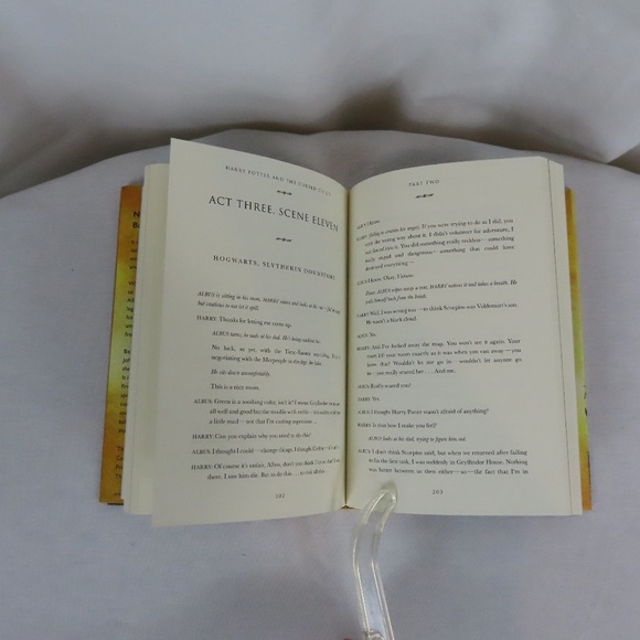 Harry Potter and the Cursed Child Special Rehearsal Edition Book - Picture 9 of 10